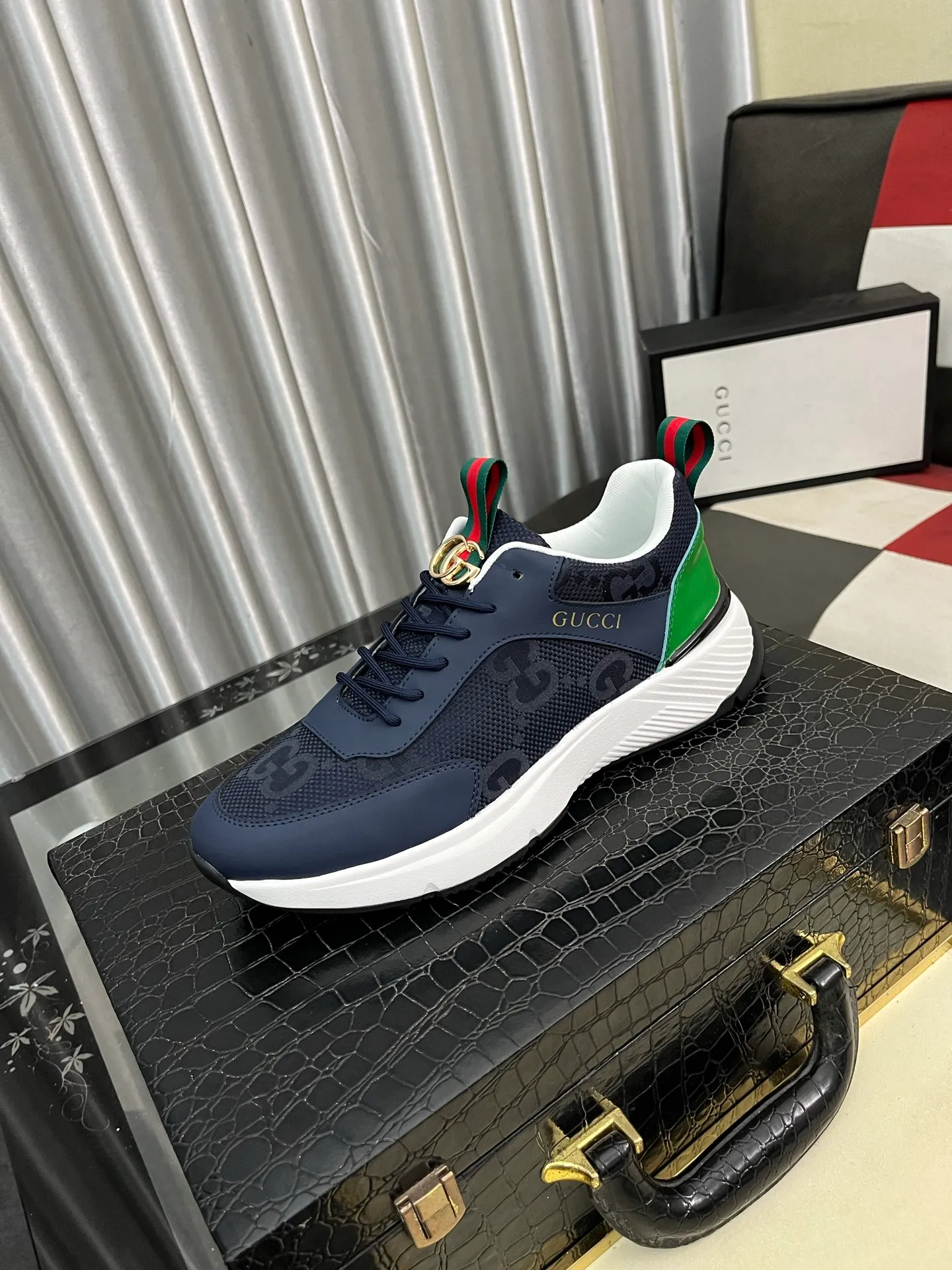 Men's Men's Shoes 💰458⌚️⌚️【GUCCI】Gucci men's latest white shoe series casual shoes! The official website is built 1:1. Upper: Made of imported cowhide, with electric embroidery ➕Inner lining: Made of high-quality first-layer pigskin, soft and comfortable. Picky material selection and exquisite workmanship give you the best enjoyment. Size: 38-443️⃣Colors available